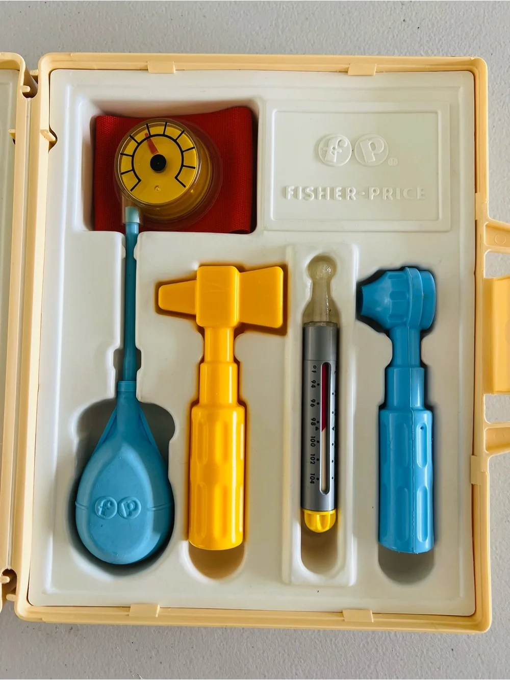 Vintage 1977 Fisher Price Medical Kit 936 Complete Plastic Carry Case Doctor